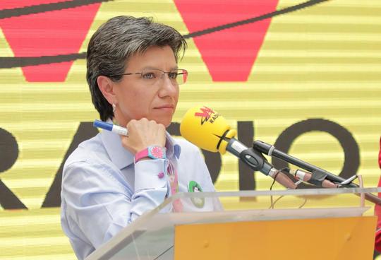 No gobierna, solo hace campaña y cada día será peor: Claudia López responde a críticas de Petro