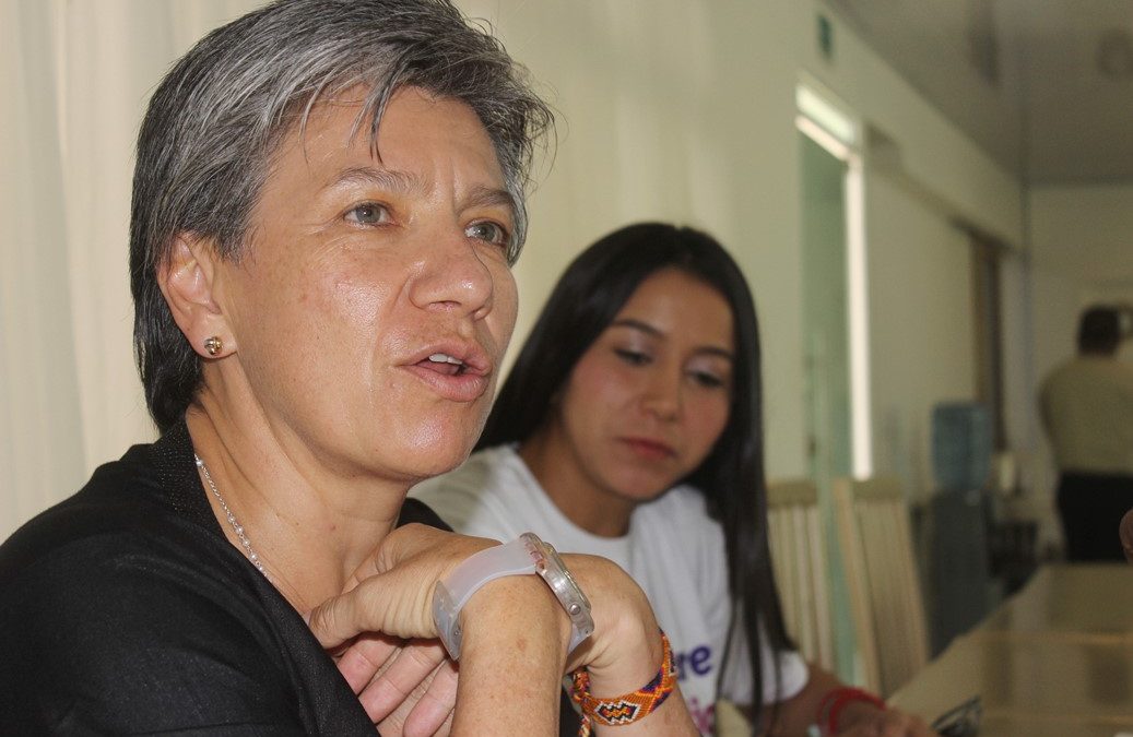 Claudia López en La Guajira: energía barata, agua y trabajo para transformar la región