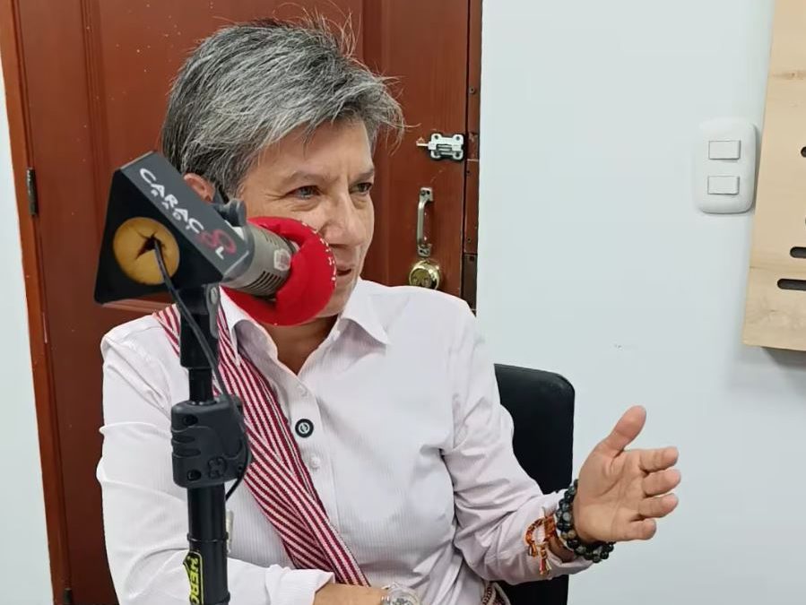 Claudia López continúa en Caldas con la meta de reunir un millón de firmas