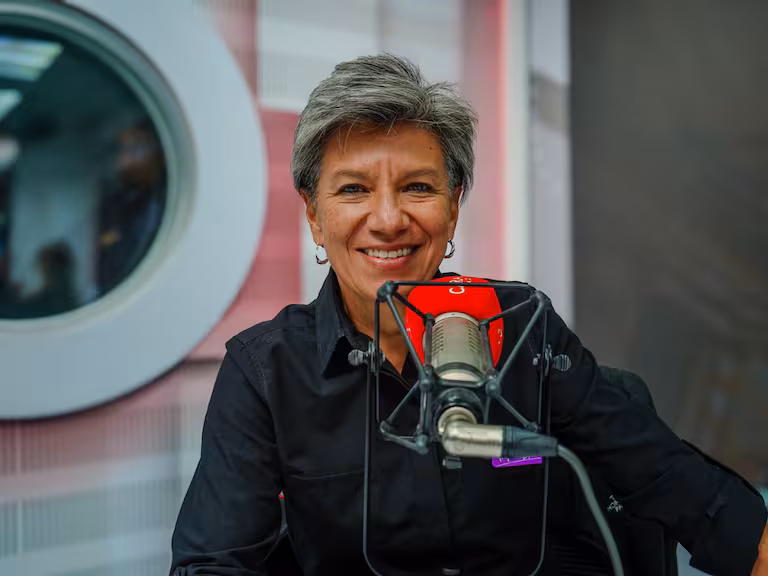 Transparencia en la información y fondo de rescate: el plan de Claudia López en salud