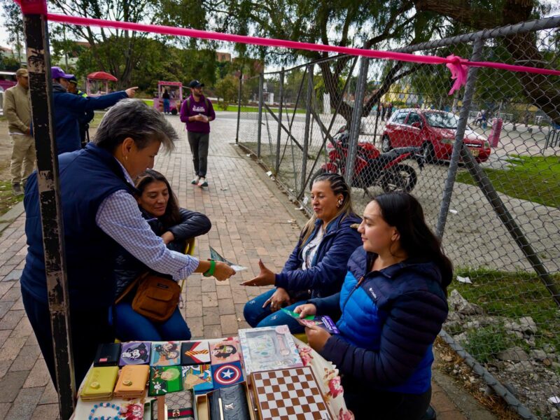 Claudia López recorrió Bosa con Joseph Plaza