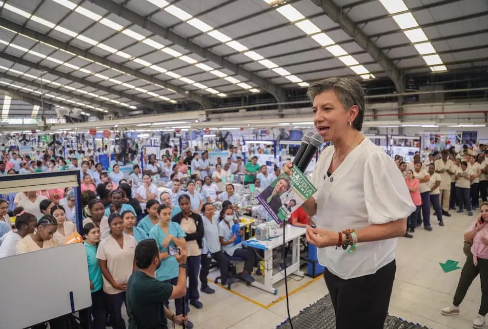 Claudia López se reunió con mujeres en Yumbo
